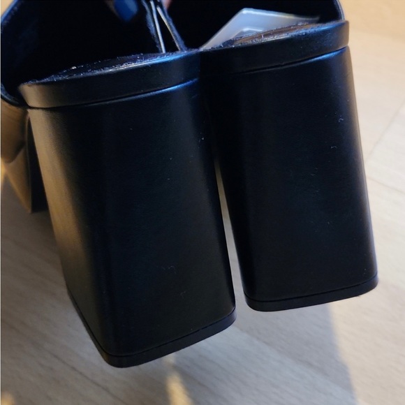 Brand new size 9, with tags in perfect condition. Unfortunately, I’m an 8.5. - Picture 5 of 7